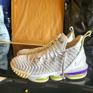 NIKE LEBRON XVI ( WHITE ) SNEAKERS SHOES SIZE 10.5 ( AO2588-102)
